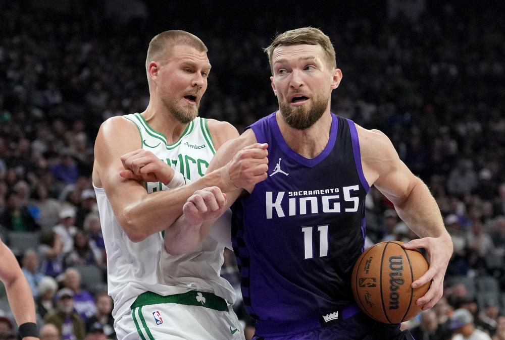 他用手递手 他用手递手